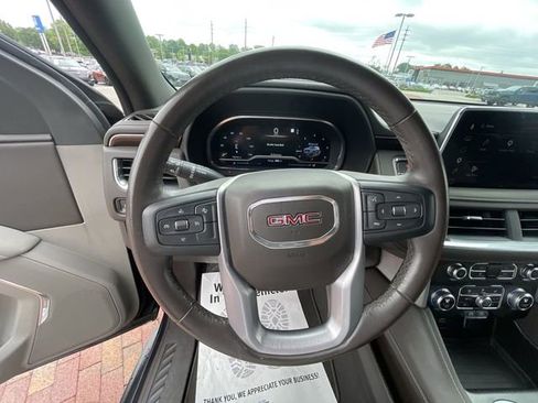 Used 2023 GMC Yukon XL SLE RWD image 10