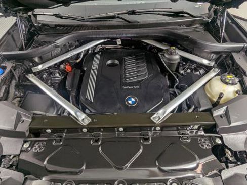 Used 2021 BMW X5 xDrive40i w/ Parking Assistance Package image 25