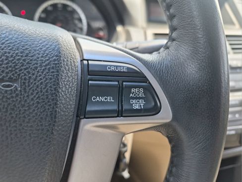 Used 2011 Honda Accord EX-L image 10