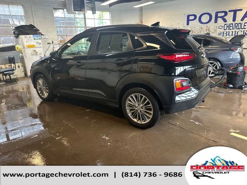 Used 2021 Hyundai Kona SEL Plus w/ Cargo Package FWD image 2