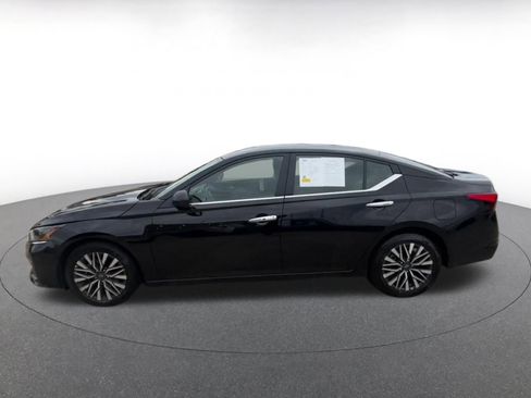 Used 2025 Nissan Altima 2.5 SV image 9