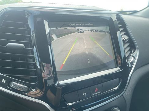 Used 2019 Jeep Cherokee Limited AWD/4WD image 28