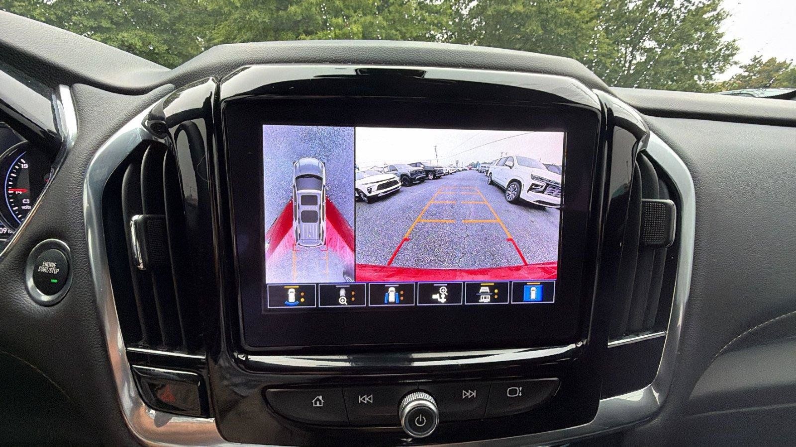 Used 2023 Chevrolet Traverse Premier FWD image 39