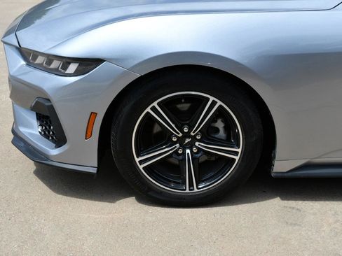 Used 2025 Ford Mustang Premium RWD image 4