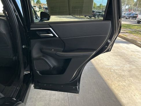 Used 2024 Mitsubishi Outlander SE image 34