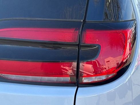 Used 2023 Chrysler Pacifica Touring-L image 48