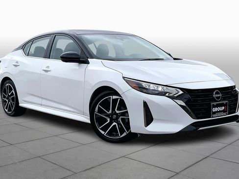 Used 2024 Nissan Sentra SR w/ SR Premium Package image 2