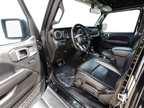 Used 2018 Jeep Wrangler Unlimited Sahara AWD/4WD image 15