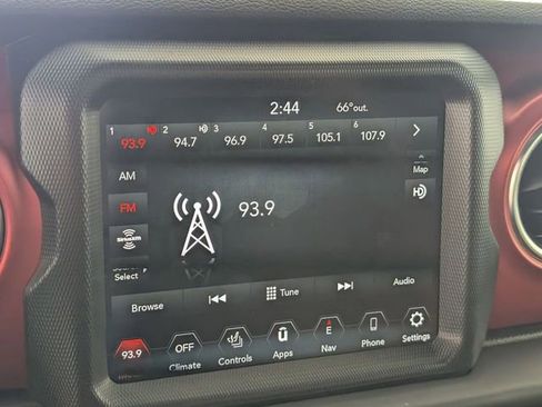 Used 2023 Jeep Wrangler Unlimited Rubicon w/ Cold Weather Group AWD/4WD image 18