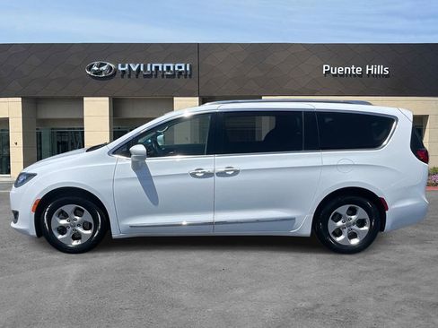 Used 2017 Chrysler Pacifica Touring-L Plus FWD image 3