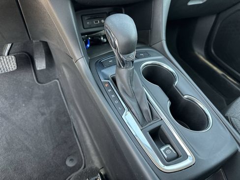 Used 2022 Chevrolet Equinox LT AWD/4WD image 16