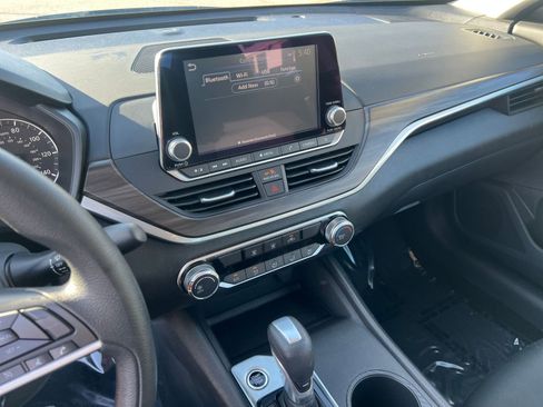 Used 2025 Nissan Altima 2.5 SV image 20