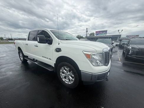 Used 2018 Nissan Titan SV w/ SV Convenience Package AWD/4WD image 1