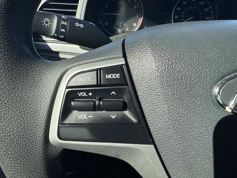 Used 2017 Hyundai Elantra SE image 29