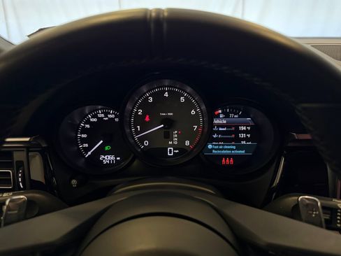 Certified 2024 Porsche Macan S AWD/4WD image 21