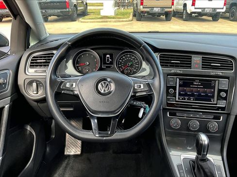 Used 2019 Volkswagen Golf S image 5