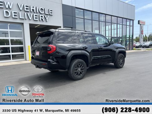 Used 2025 Toyota 4Runner SR5 AWD/4WD image 9