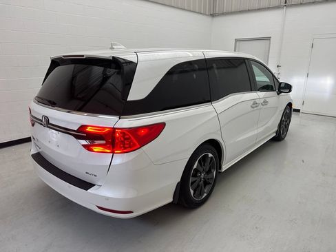 Used 2023 Honda Odyssey Elite image 9