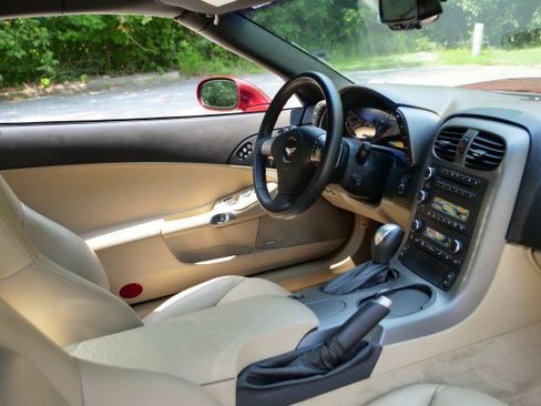 Used 2007 Chevrolet Corvette Convertible w/ Preferred Equipment Group RWD image 32