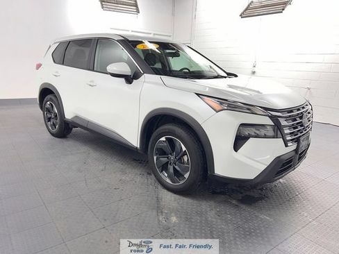 Used 2025 Nissan Rogue SV AWD/4WD image 3