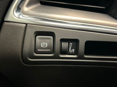 Used 2019 Cadillac XT5 Luxury image 32