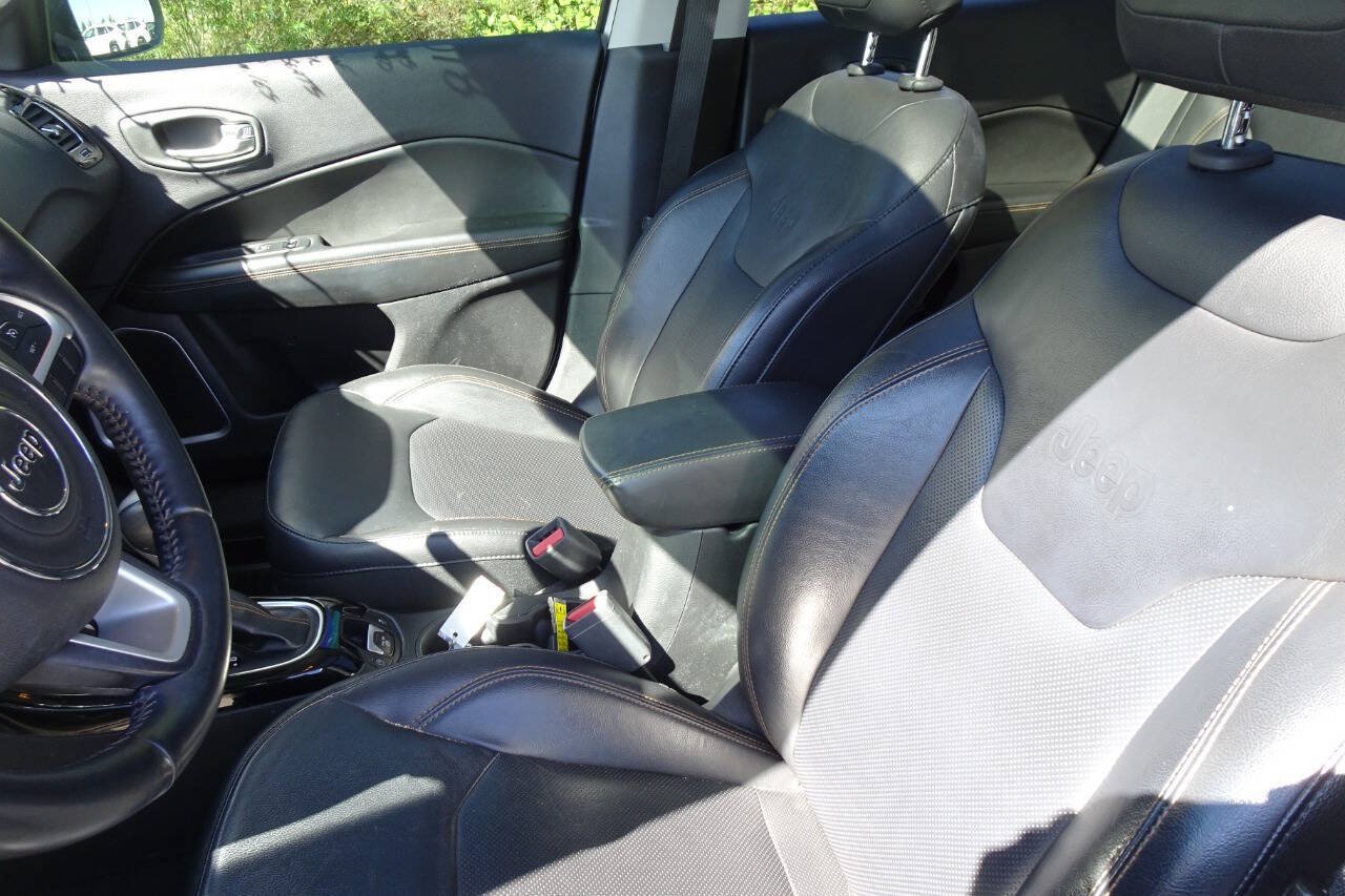 Used 2018 Jeep Compass Limited w/ Safe & Security Group AWD/4WD image 16