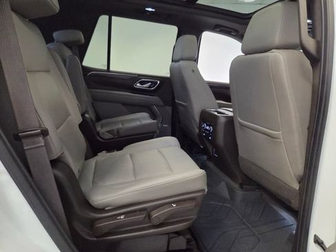 Used 2021 Chevrolet Tahoe Z71 w/ Z71 Signature Package AWD/4WD image 17