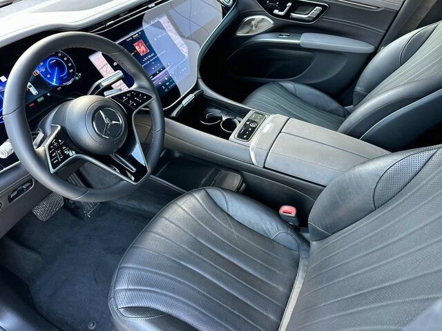Used 2023 Mercedes-Benz EQS 580 4MATIC SUV w/ Acoustic Comfort Package image 10