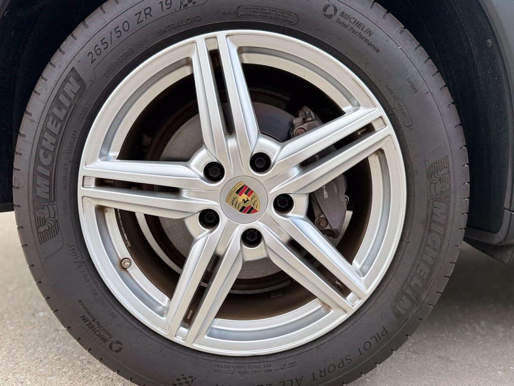 Used 2016 Porsche Cayenne AWD/4WD image 12