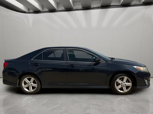 Used 2014 Toyota Camry SE FWD image 6