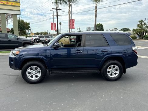 Certified 2017 Toyota 4Runner SR5 AWD/4WD image 7