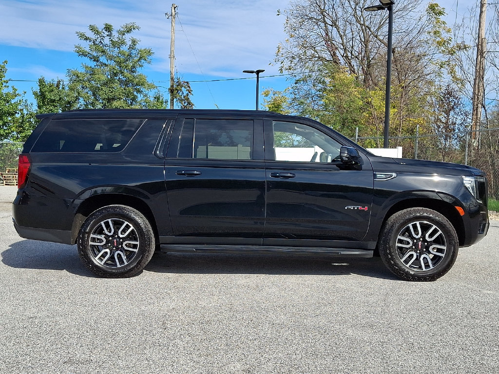 Used 2024 GMC Yukon XL AT4 w/ Technology Package AWD/4WD image 10