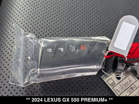 Used 2024 Lexus GX 550 w/ Accessory Package (2T) AWD/4WD image 27