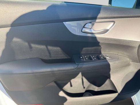 Used 2023 Kia Forte LXS w/ LXS Technology Package image 16