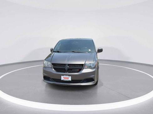Used 2017 Dodge Grand Caravan SE FWD image 3