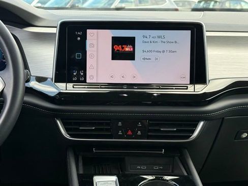 Used 2025 Volkswagen Atlas Cross Sport SE w/ Panoramic Sunroof Package image 17