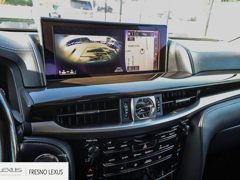 Used 2018 Lexus LX 570 4WD image 25