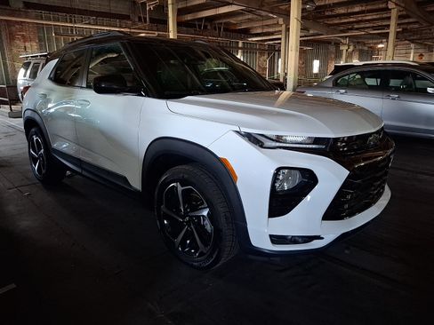 Certified 2022 Chevrolet TrailBlazer RS w/ Sun and Liftgate Package AWD/4WD image 4