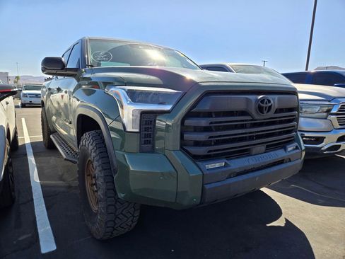 Used 2022 Toyota Tundra SR5 w/ SR5 Convenience Package image 1