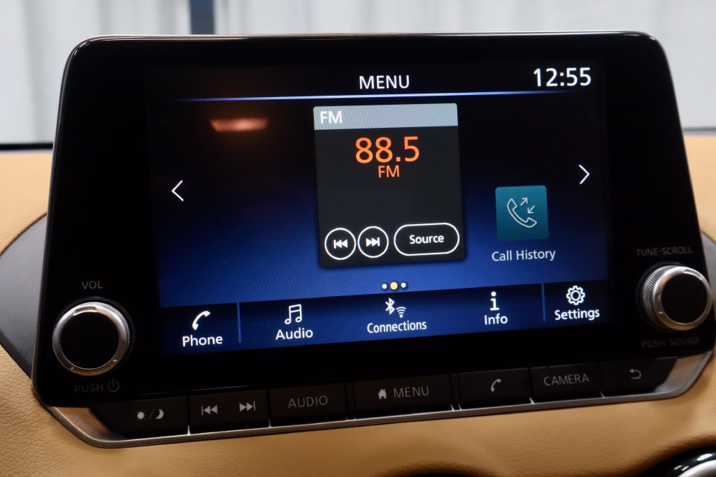 Certified 2025 Nissan Sentra SV w/ SV Premium Package FWD image 3