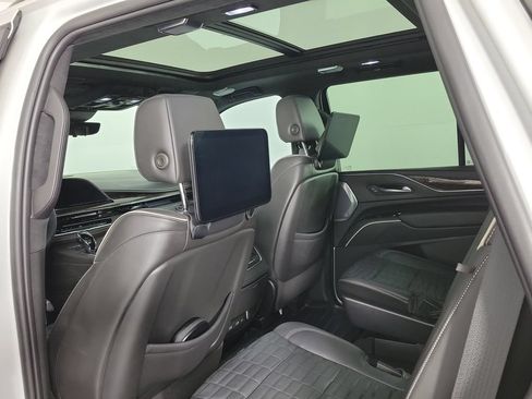 Certified 2023 Cadillac Escalade Sport Platinum AWD/4WD image 12