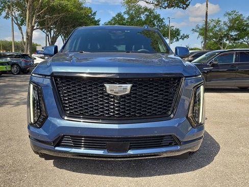 Used 2025 Cadillac Escalade ESV Sport Platinum w/ LPO, ONYX Package AWD/4WD image 2