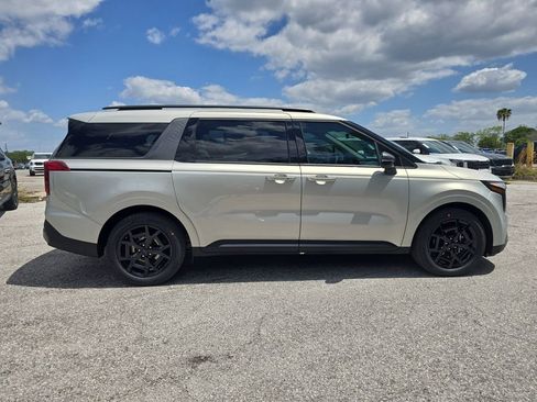 New 2026 Kia Carnival SX image 9