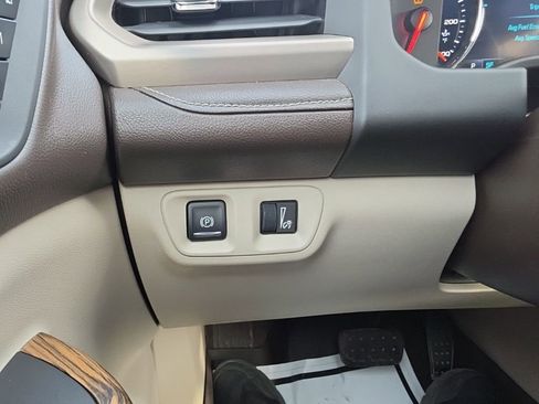 Used 2017 GMC Acadia Denali w/ Technology Package image 9