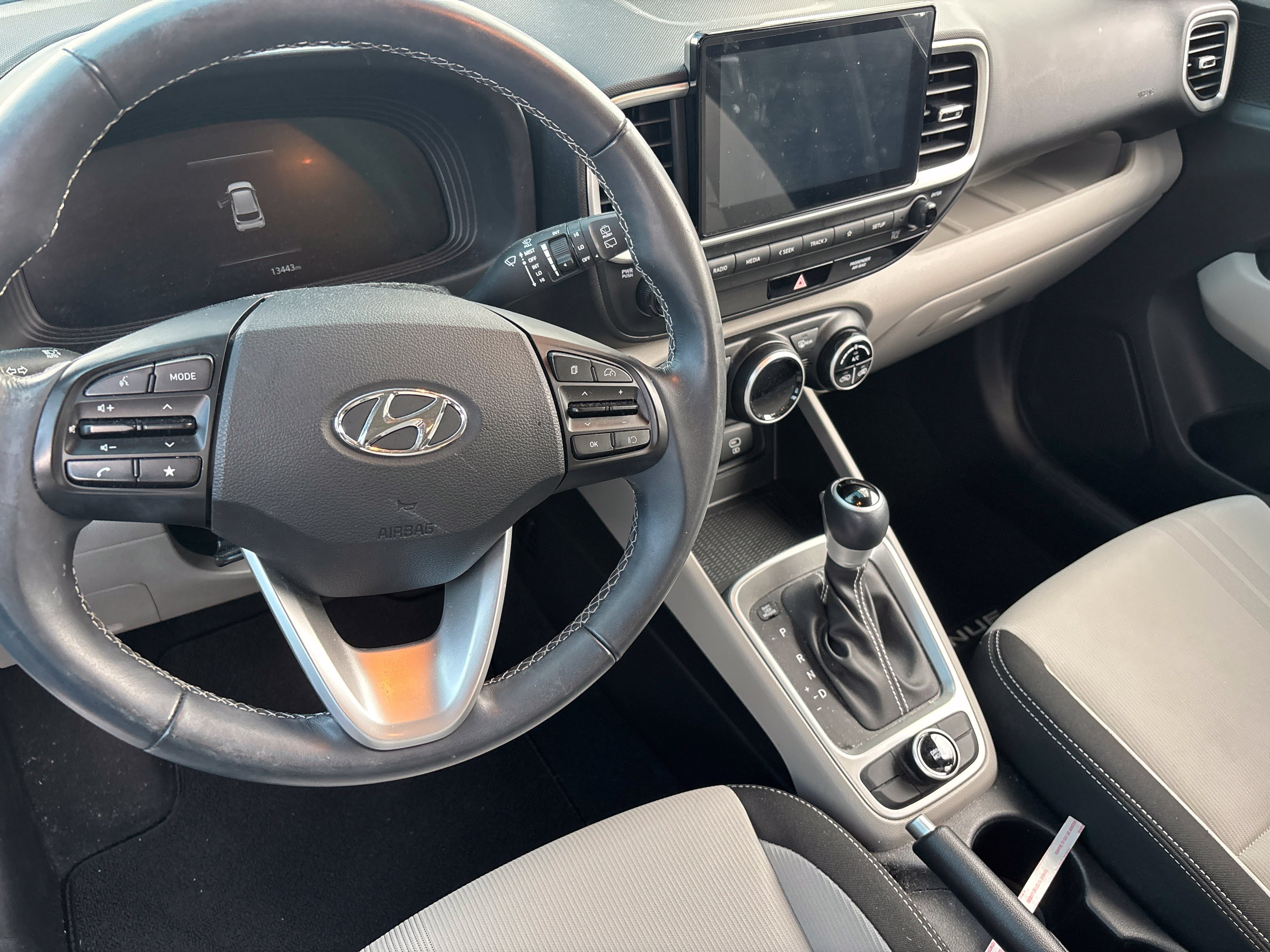 Used 2024 Hyundai Venue SEL FWD image 8