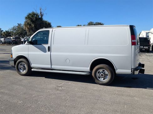 Used 2024 GMC Savana 2500 w/ Driver Convenience Package image 6