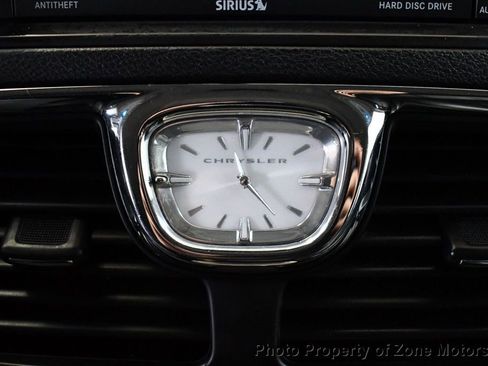 Used 2016 Chrysler Town & Country Touring FWD image 37