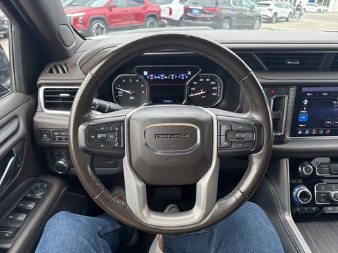 Used 2021 GMC Yukon XL Denali w/ Denali Premium Package image 19