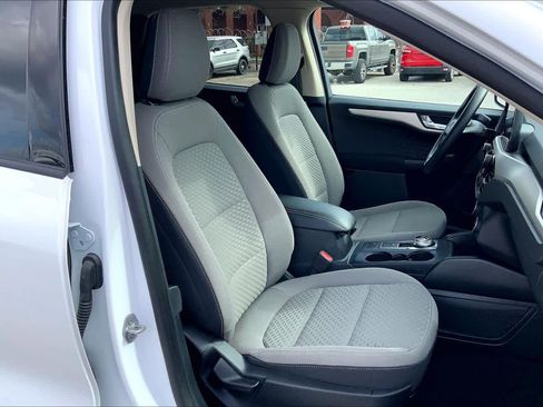 Used 2020 Ford Escape SE image 9