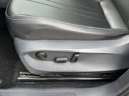 Used 2024 Volkswagen Tiguan SE image 25